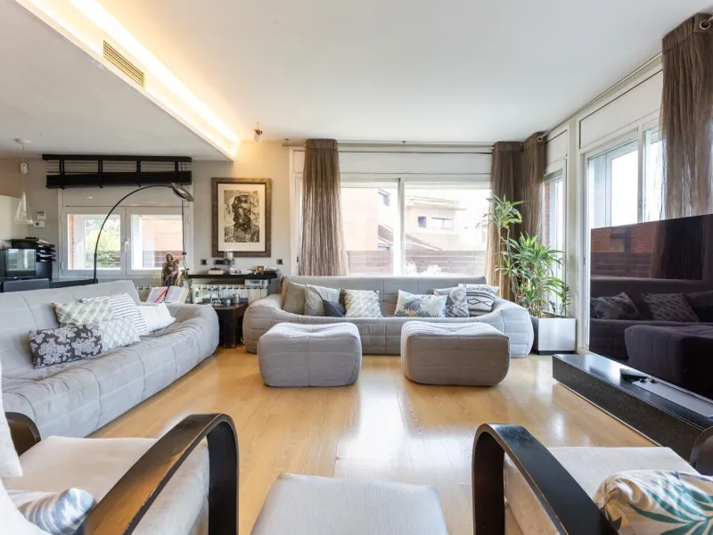 Casa de lujo con jardín y piscina en Sant Cugat del Valles, Barcelona
