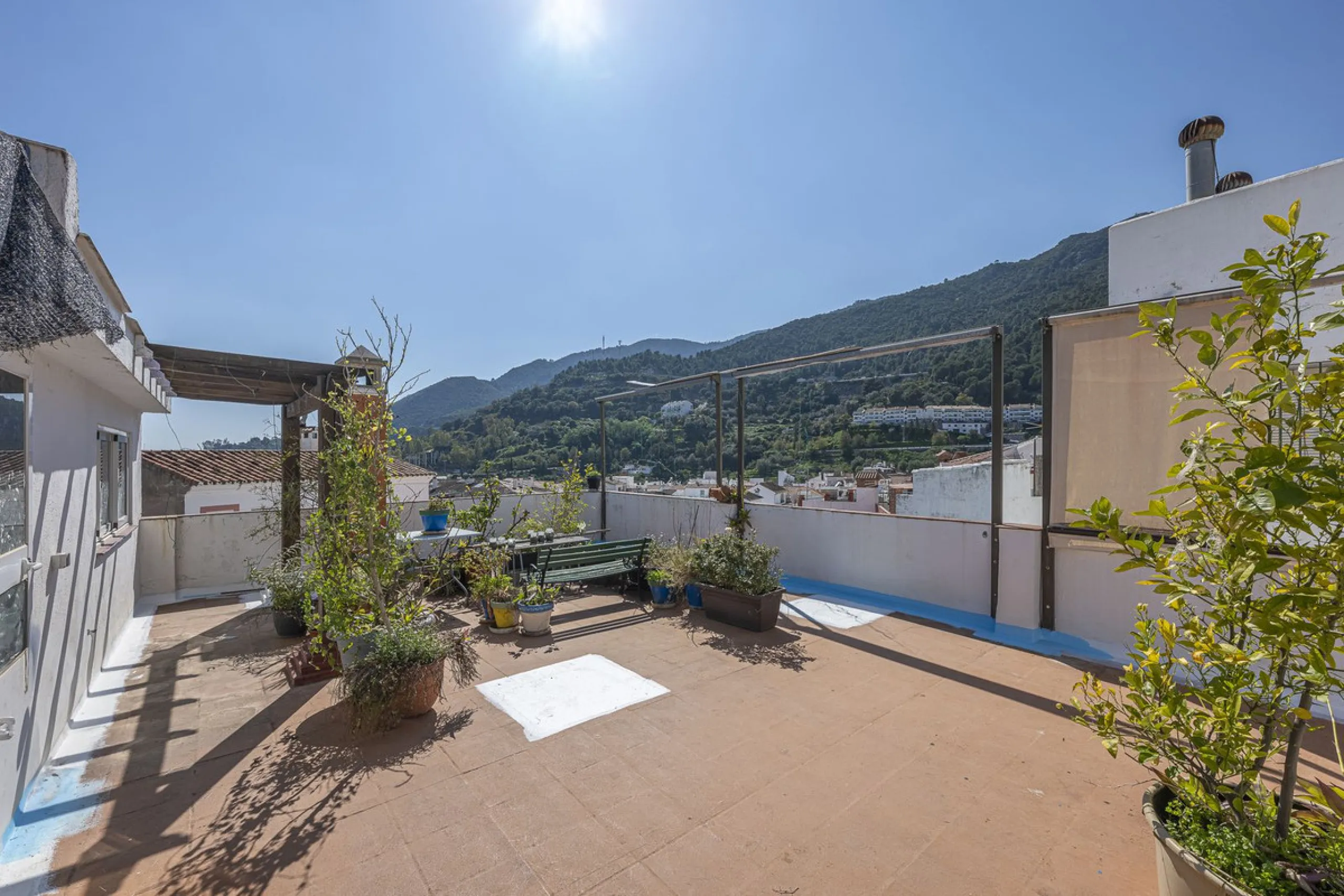 Beautiful duplex penthouse in the heart of Ojén with spectacular views