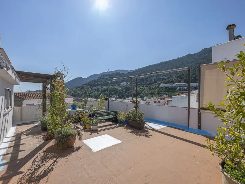 Beautiful duplex penthouse in the heart of Ojén with spectacular views