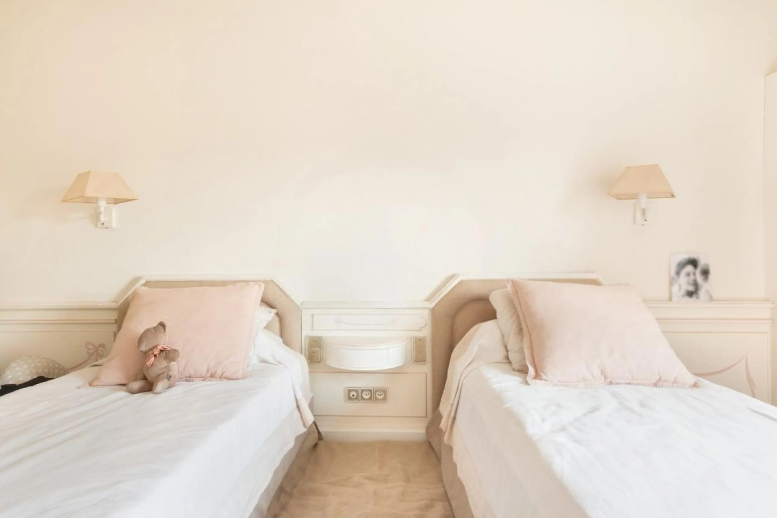  Elegant Townhouse in Valldoreix, Sant Cugat del Valles, Barcelona