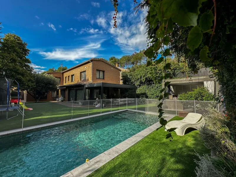 Stylish Modern Home in an Elite Residential Area Next to the Golf Club in Sant Cugat del Valles, Barcelona