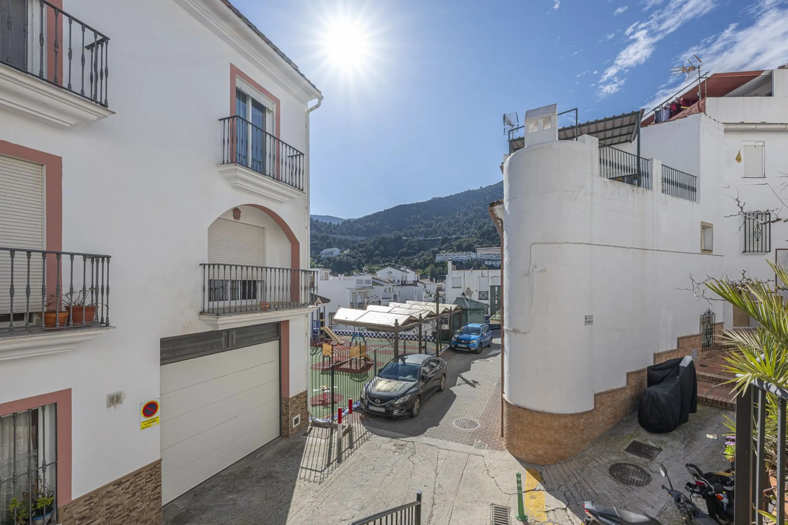 Beautiful duplex penthouse in the heart of Ojén with spectacular views