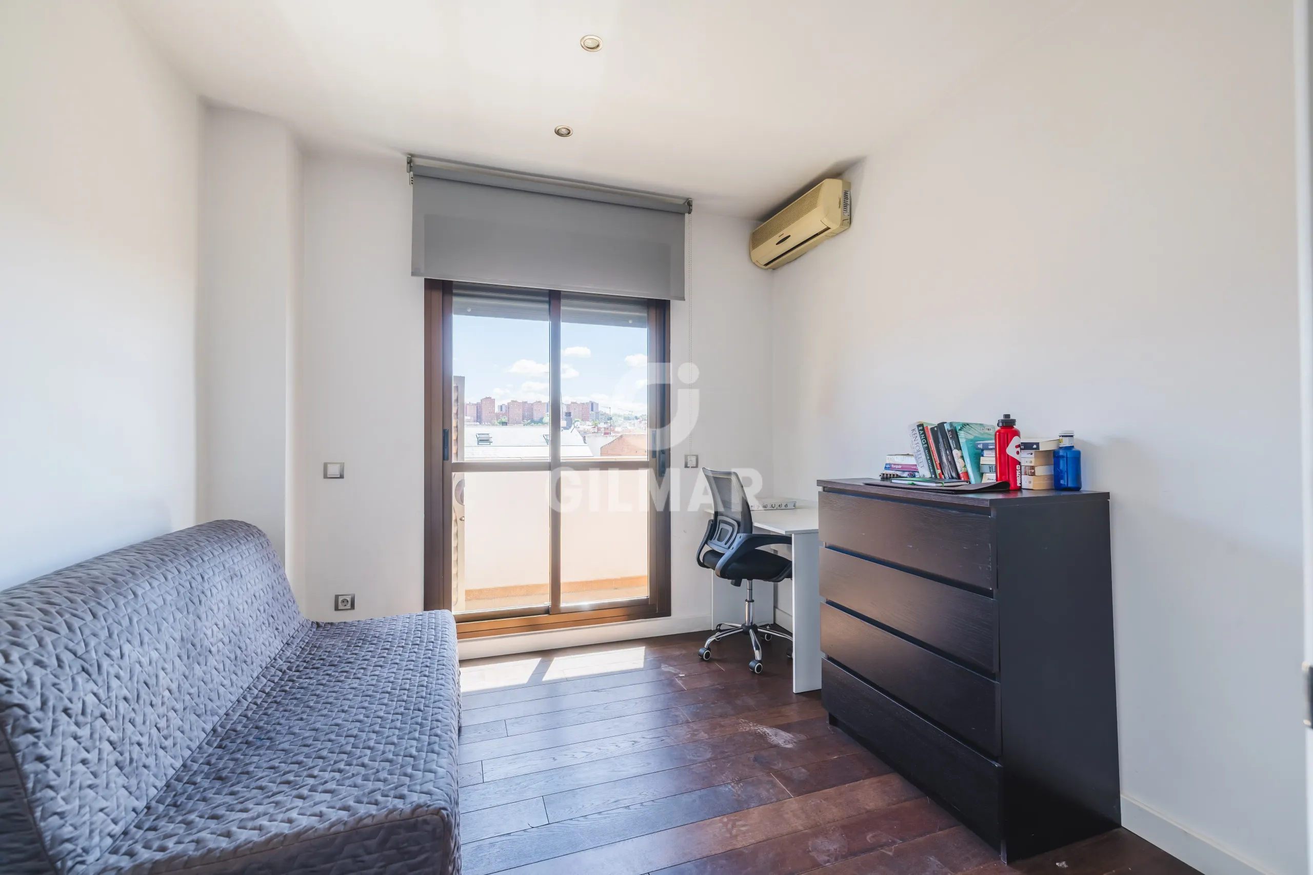 Apartment in Adelfas - Madrid