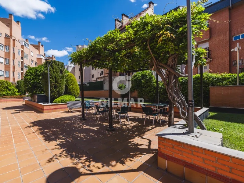 Apartment in Adelfas - Madrid