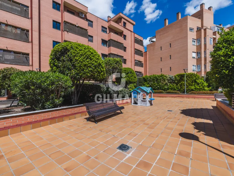 Apartment in Adelfas - Madrid