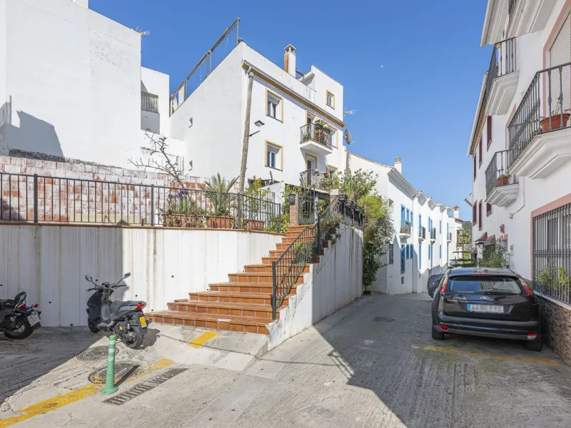 Beautiful duplex penthouse in the heart of Ojén with spectacular views