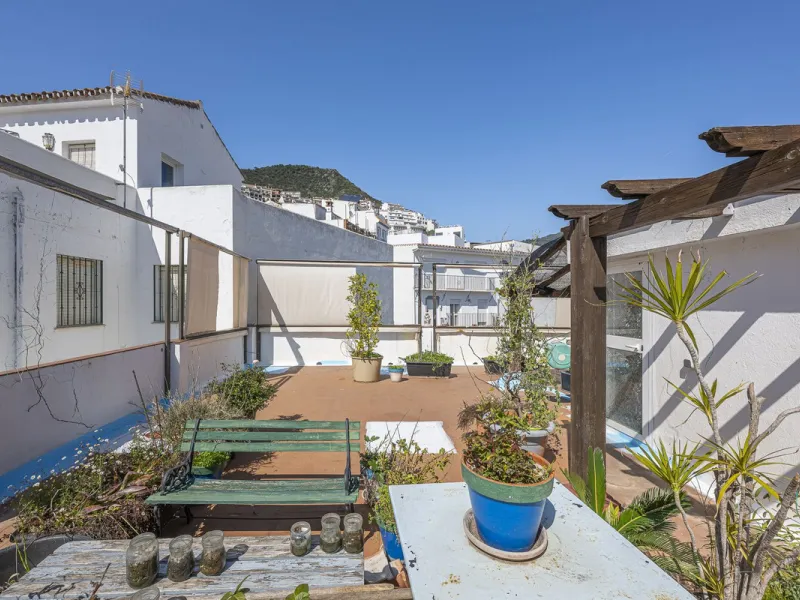 Beautiful duplex penthouse in the heart of Ojén with spectacular views