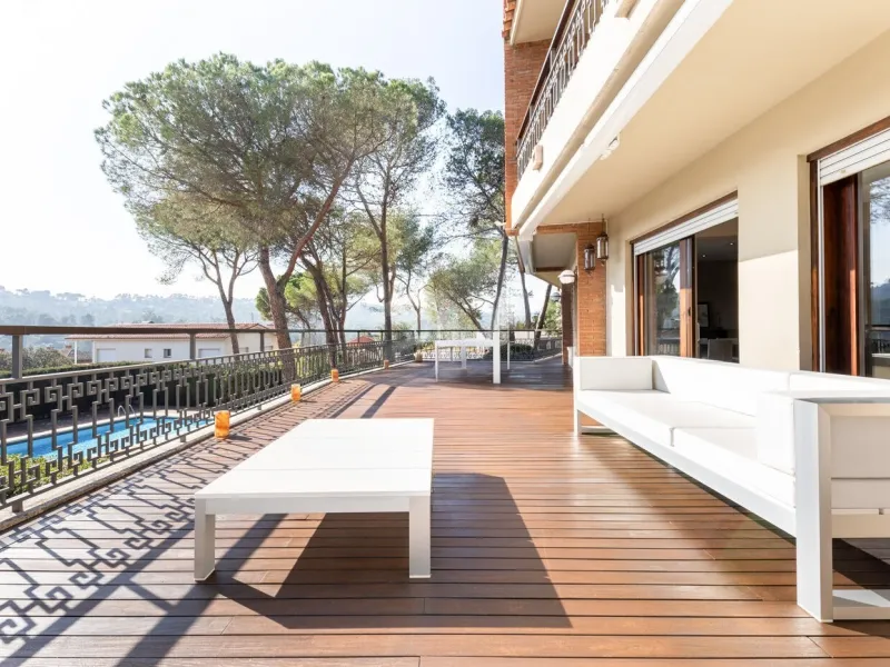 Residencia elegante con vistas panorámicas en Sant Cugat del Valles, Barcelona