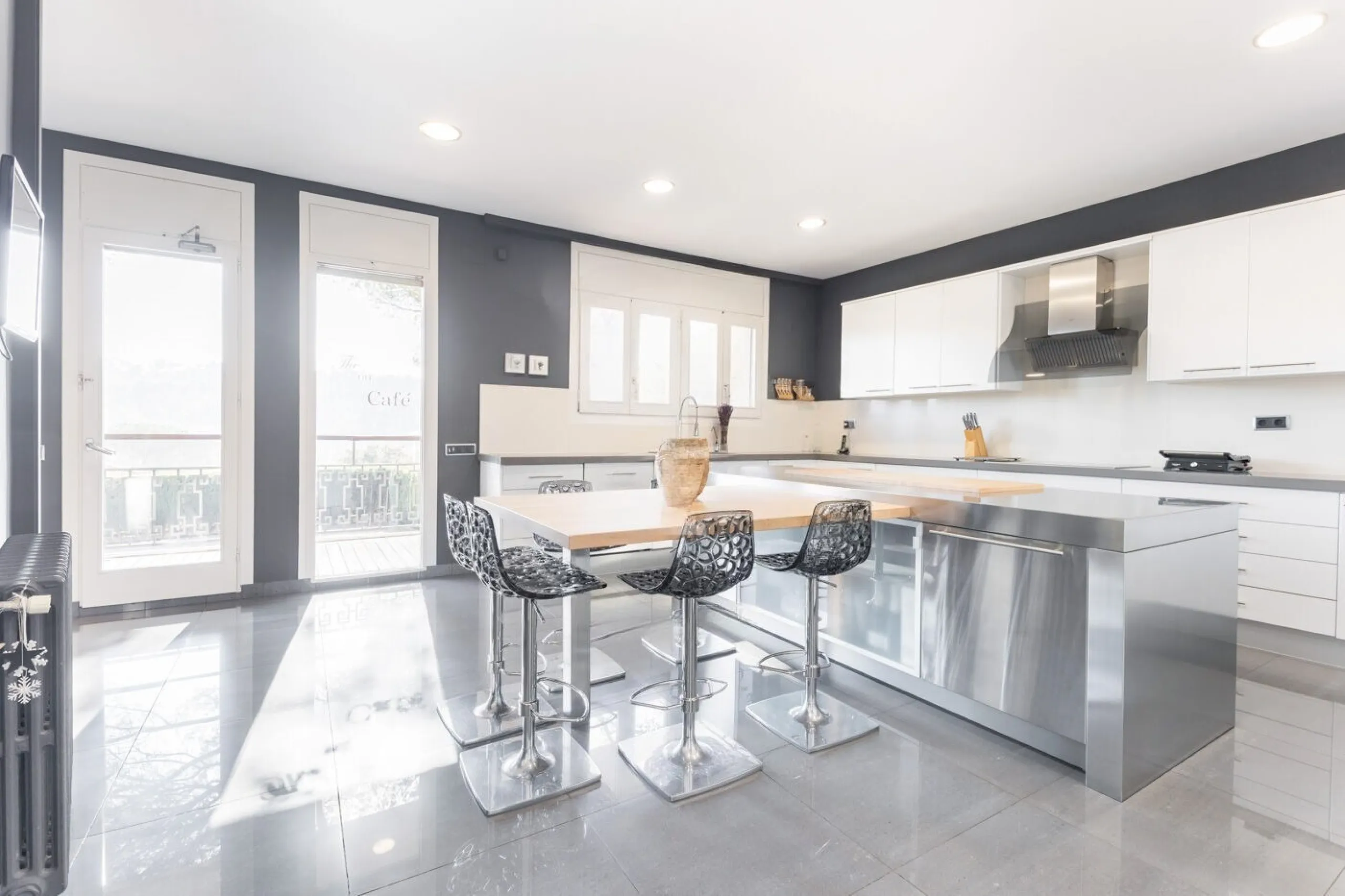 Elegant Residence with Panoramic Views and Total Privacy in Valldoreix, Sant Cugat del Valles, Barcelona