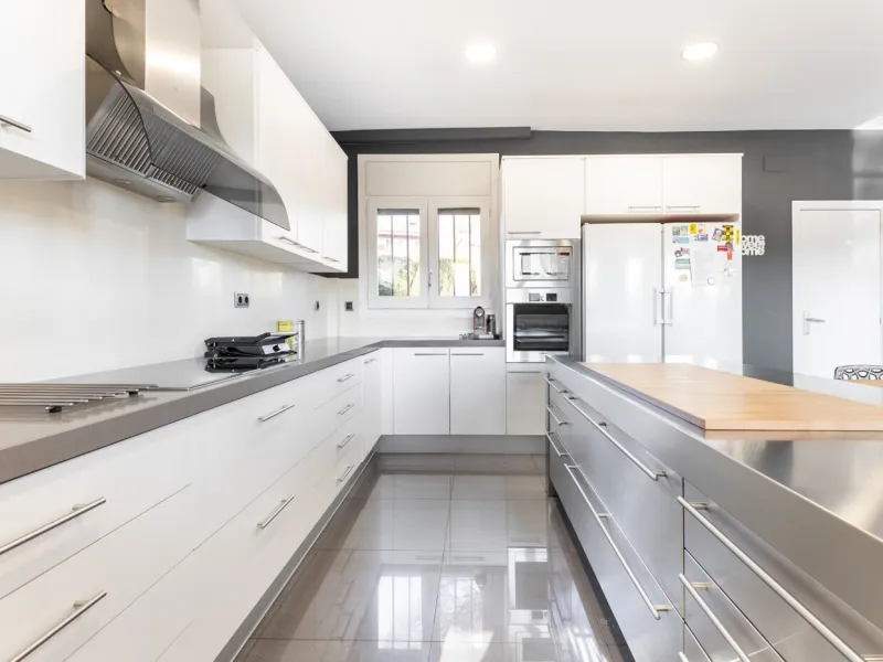 Elegant Residence with Panoramic Views and Total Privacy in Valldoreix, Sant Cugat del Valles, Barcelona