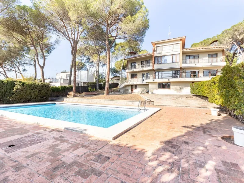 Elegant Residence with Panoramic Views and Total Privacy in Valldoreix, Sant Cugat del Valles, Barcelona