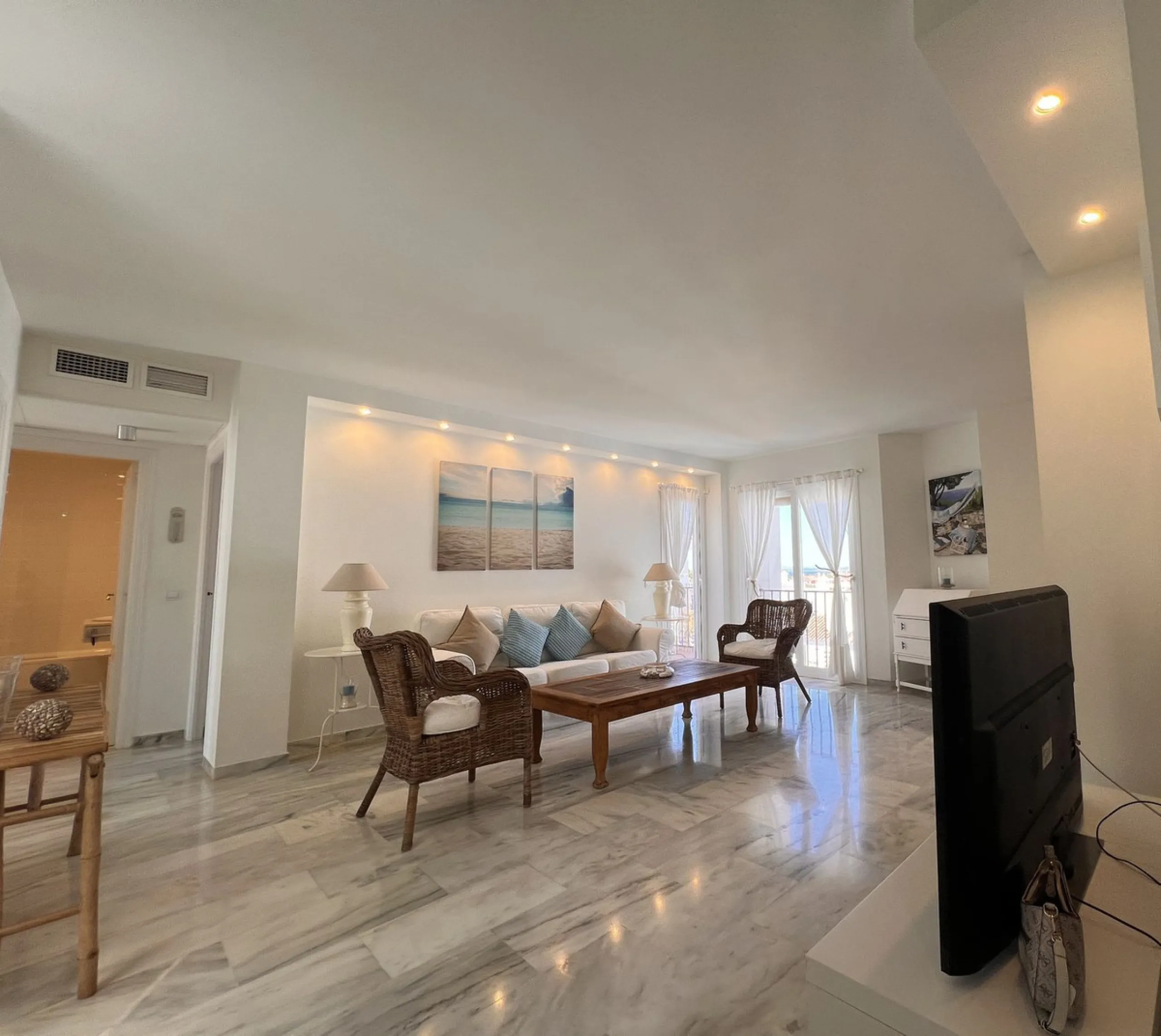 Apartment - Penthouse в продаже в Estepona, Málaga. В доме 2 спален и 2 ванных комнат. Площадь дома 156 м²