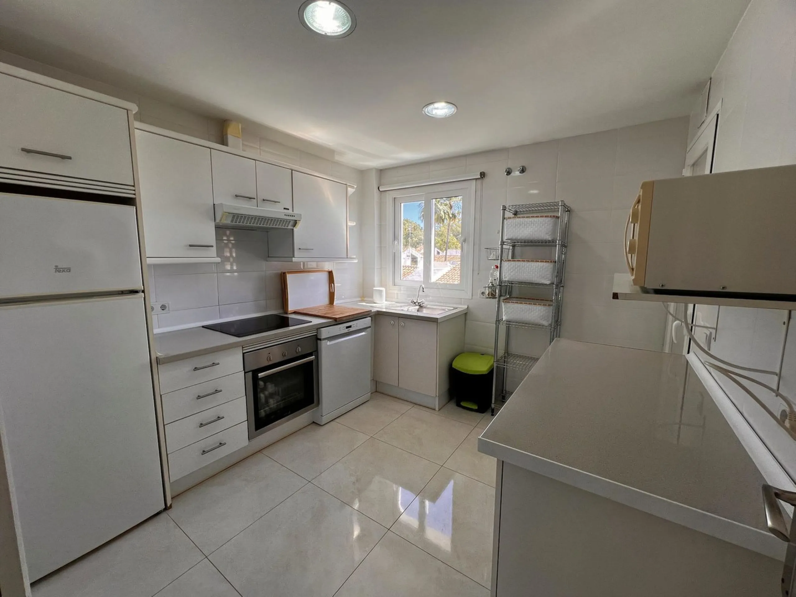 Apartment - Penthouse в продаже в Estepona, Málaga. В доме 2 спален и 2 ванных комнат. Площадь дома 156 м²