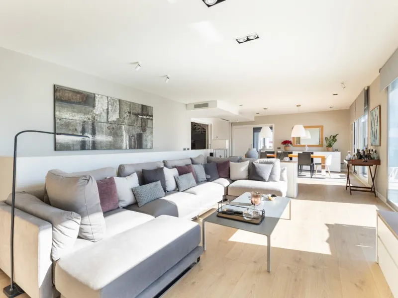 Modern Family Home with Garden and Pool in Sant Cugat del Valles, Barcelona