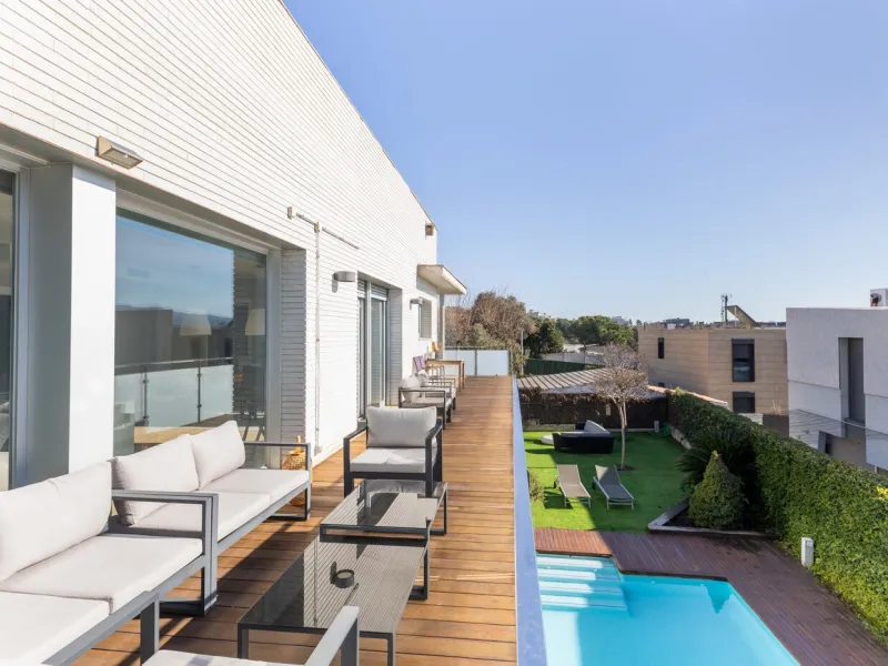Modern Family Home with Garden and Pool in Sant Cugat del Valles, Barcelona