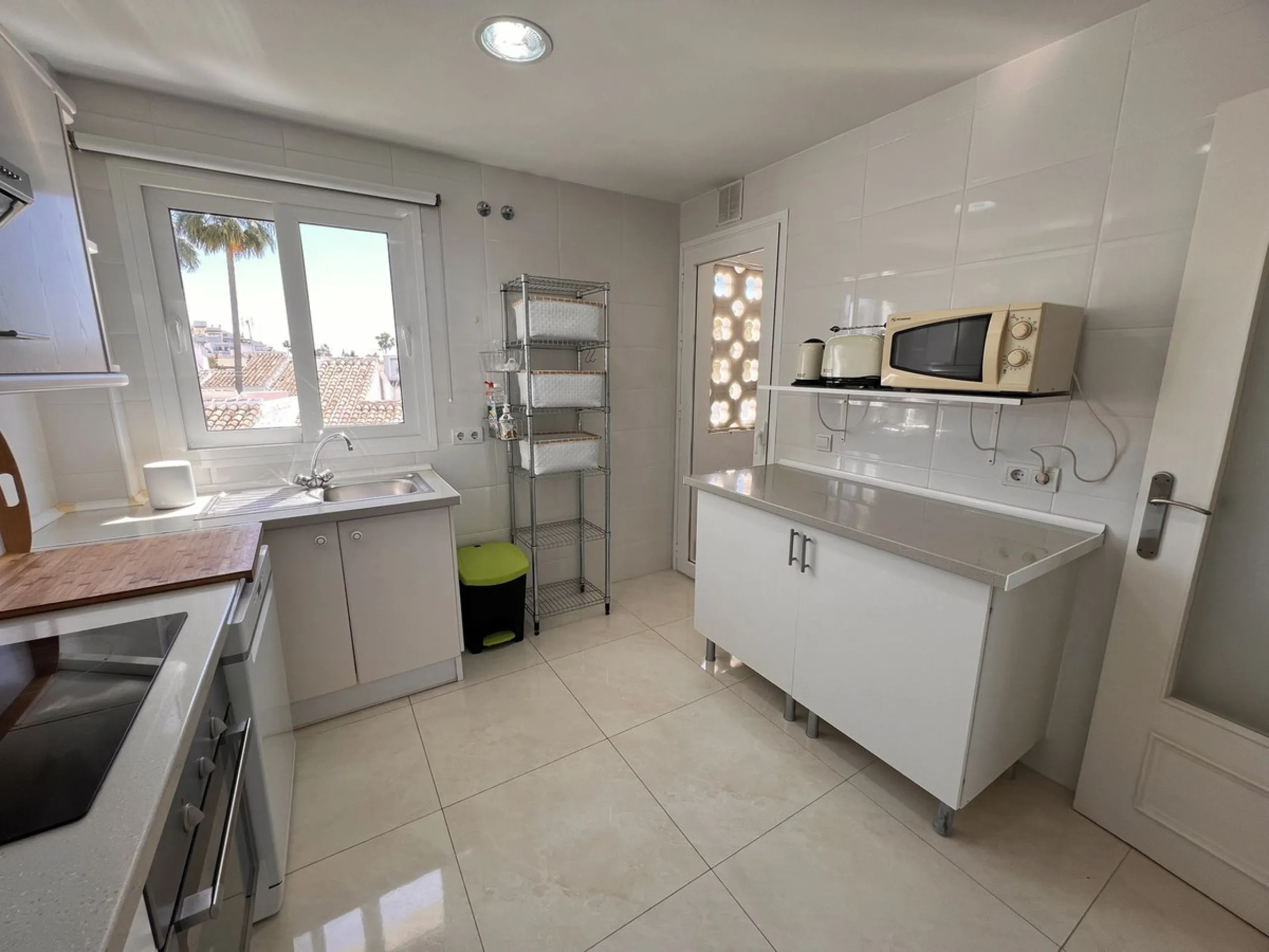 Apartment - Penthouse в продаже в Estepona, Málaga. В доме 2 спален и 2 ванных комнат. Площадь дома 156 м²