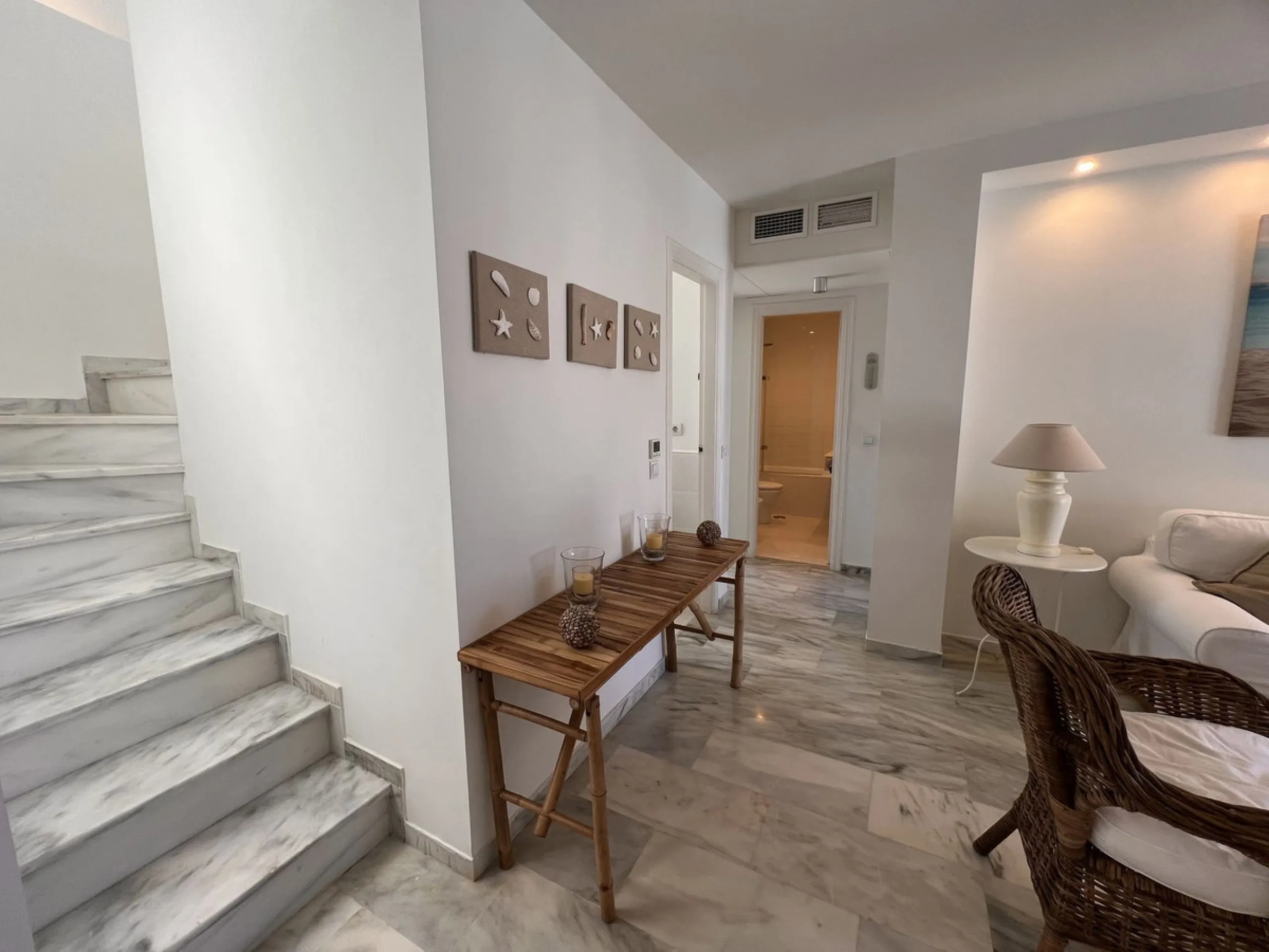 Apartment - Penthouse в продаже в Estepona, Málaga. В доме 2 спален и 2 ванных комнат. Площадь дома 156 м²