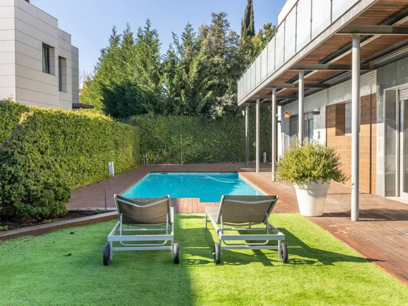 Modern Family Home with Garden and Pool in Sant Cugat del Valles, Barcelona