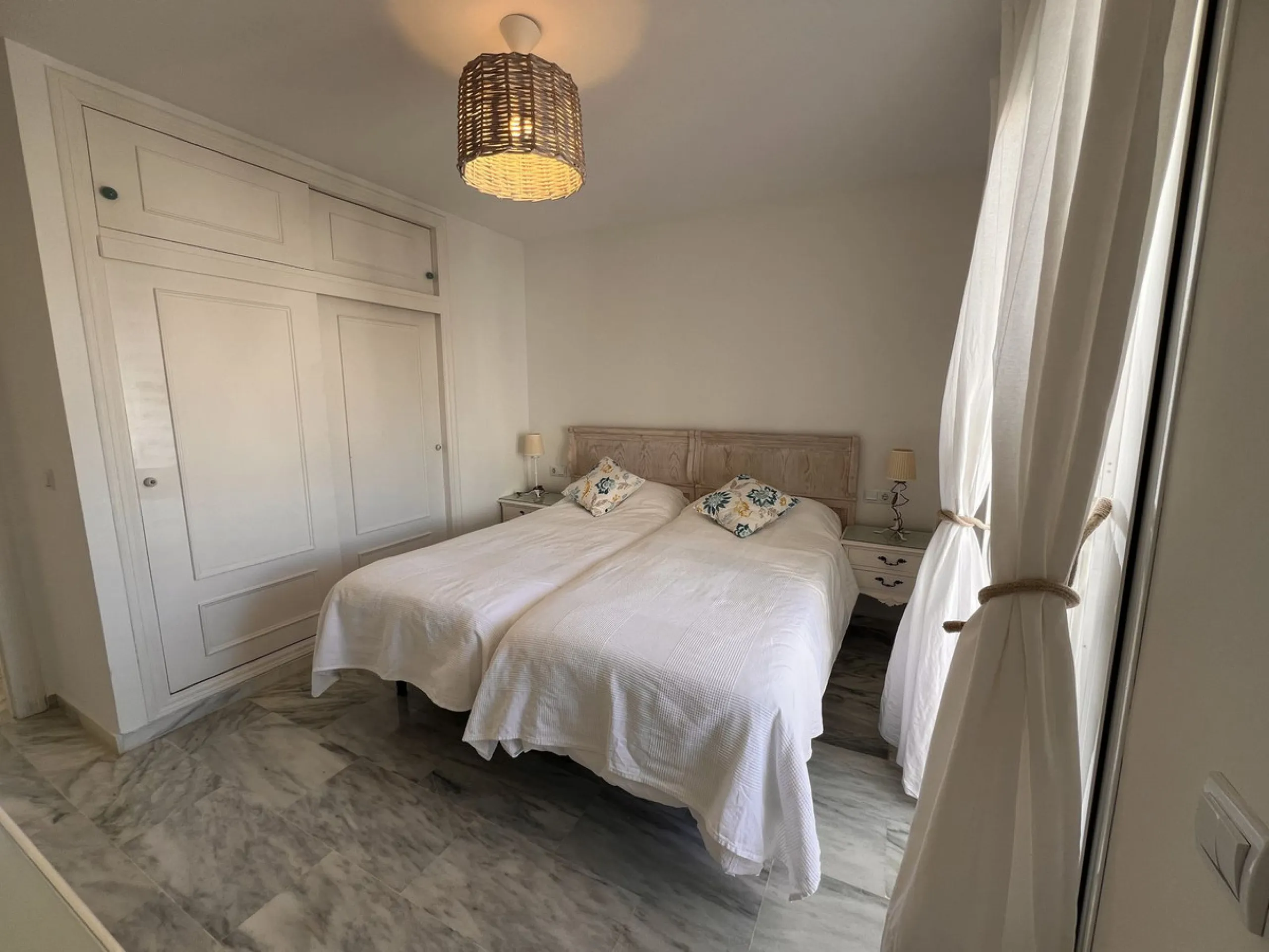 Apartment - Penthouse в продаже в Estepona, Málaga. В доме 2 спален и 2 ванных комнат. Площадь дома 156 м²