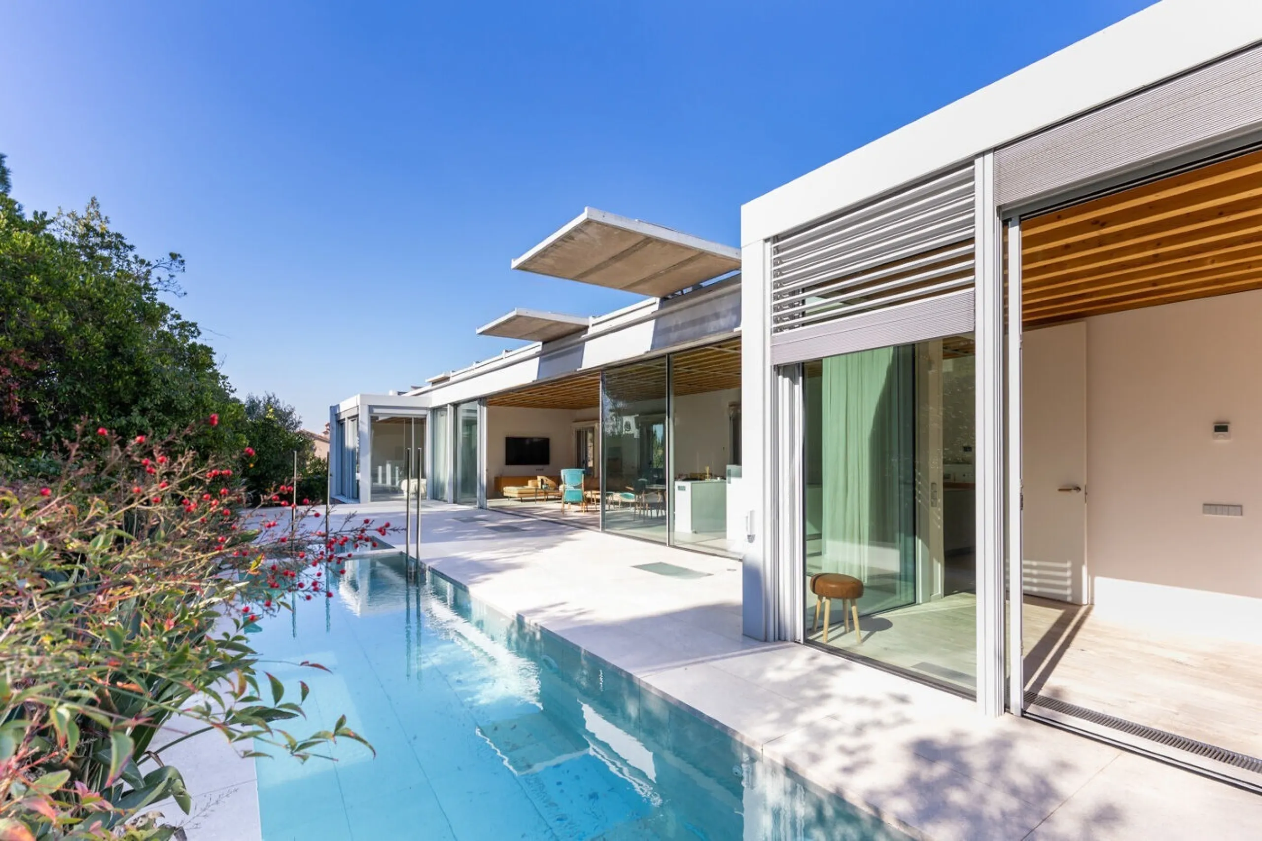 Modern House with Pool and Garden in Sant Cugat del Valles, Barcelona