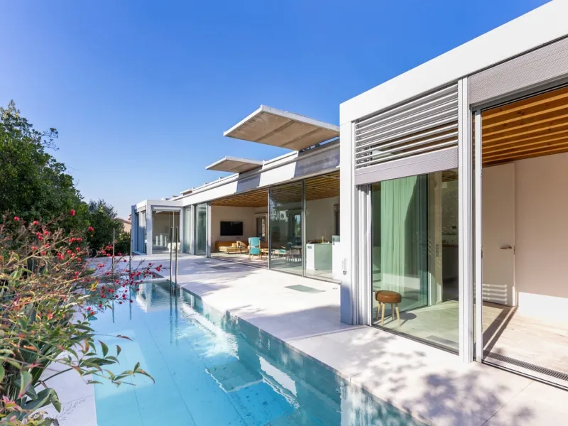 Modern House with Pool and Garden in Sant Cugat del Valles, Barcelona