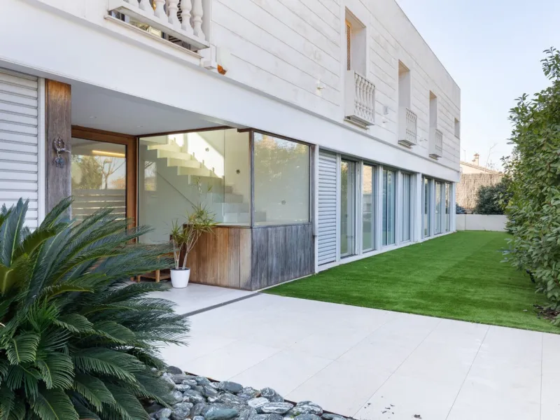 Modern House with Pool and Garden in Sant Cugat del Valles, Barcelona