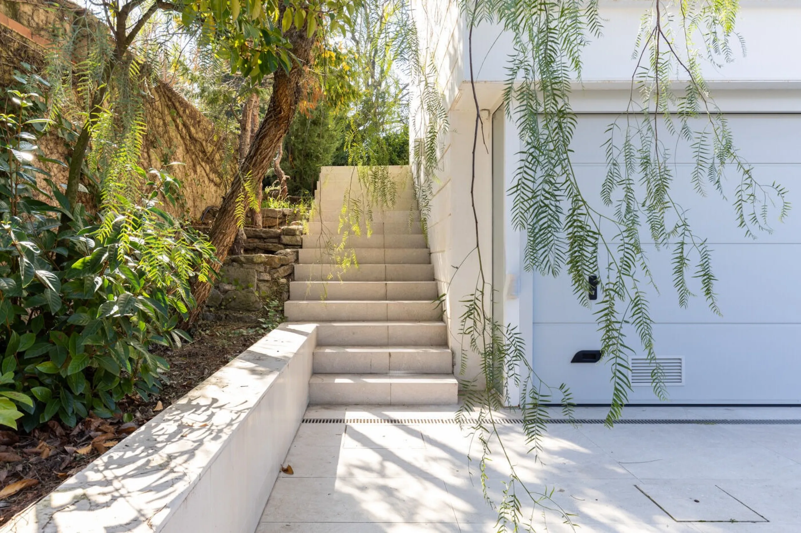Modern House with Pool and Garden in Sant Cugat del Valles, Barcelona