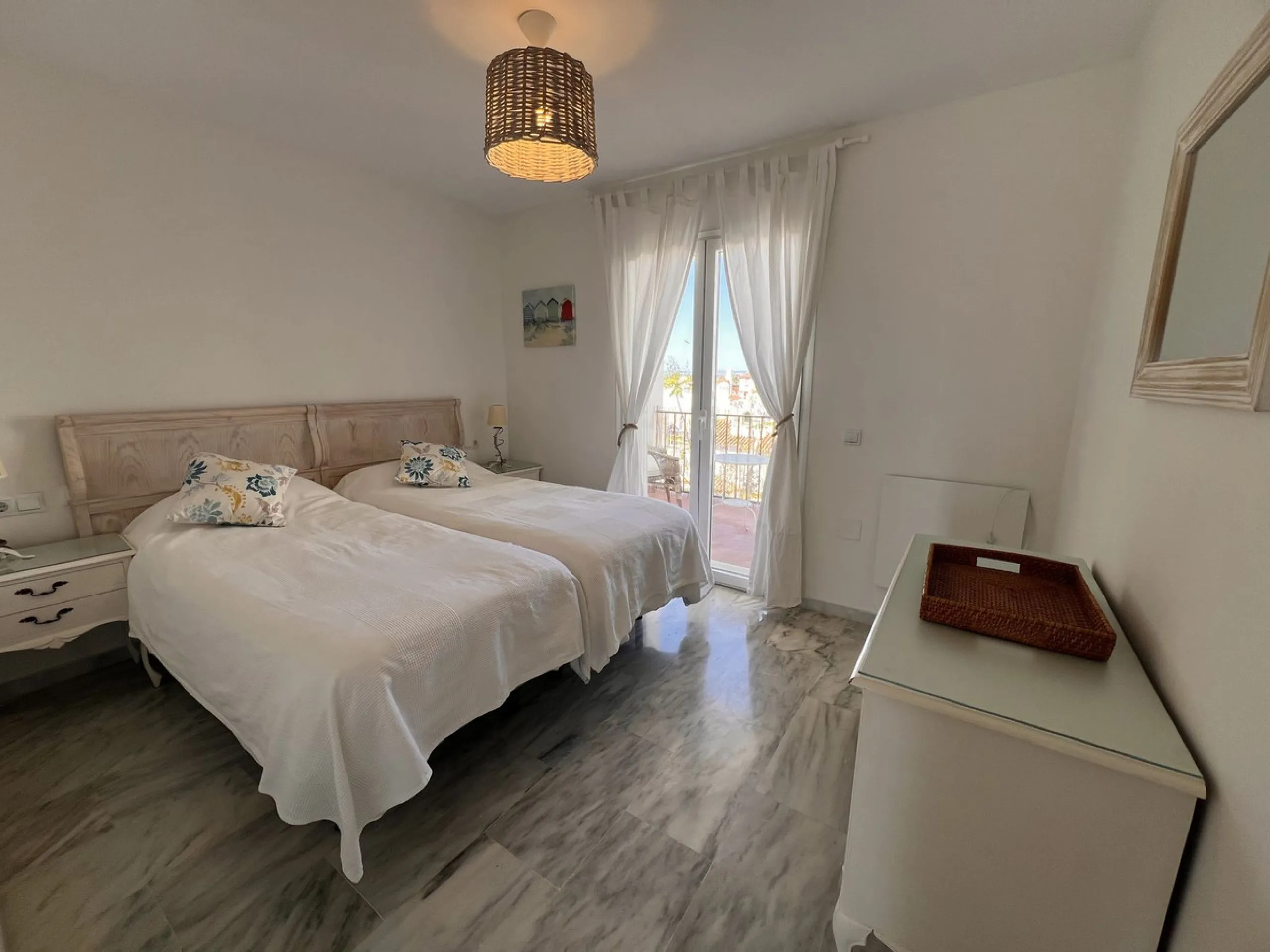 Apartment - Penthouse в продаже в Estepona, Málaga. В доме 2 спален и 2 ванных комнат. Площадь дома 156 м²