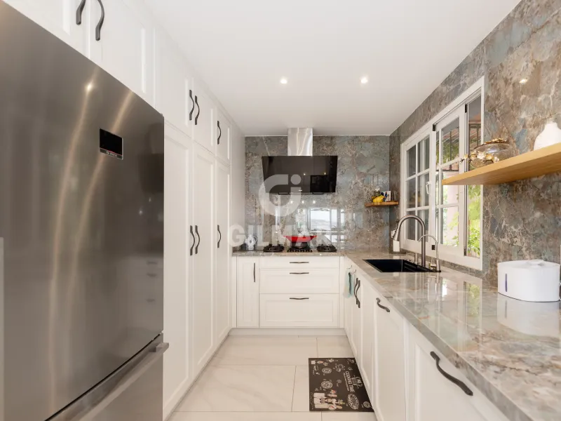 Apartment in Benahavís - Málaga