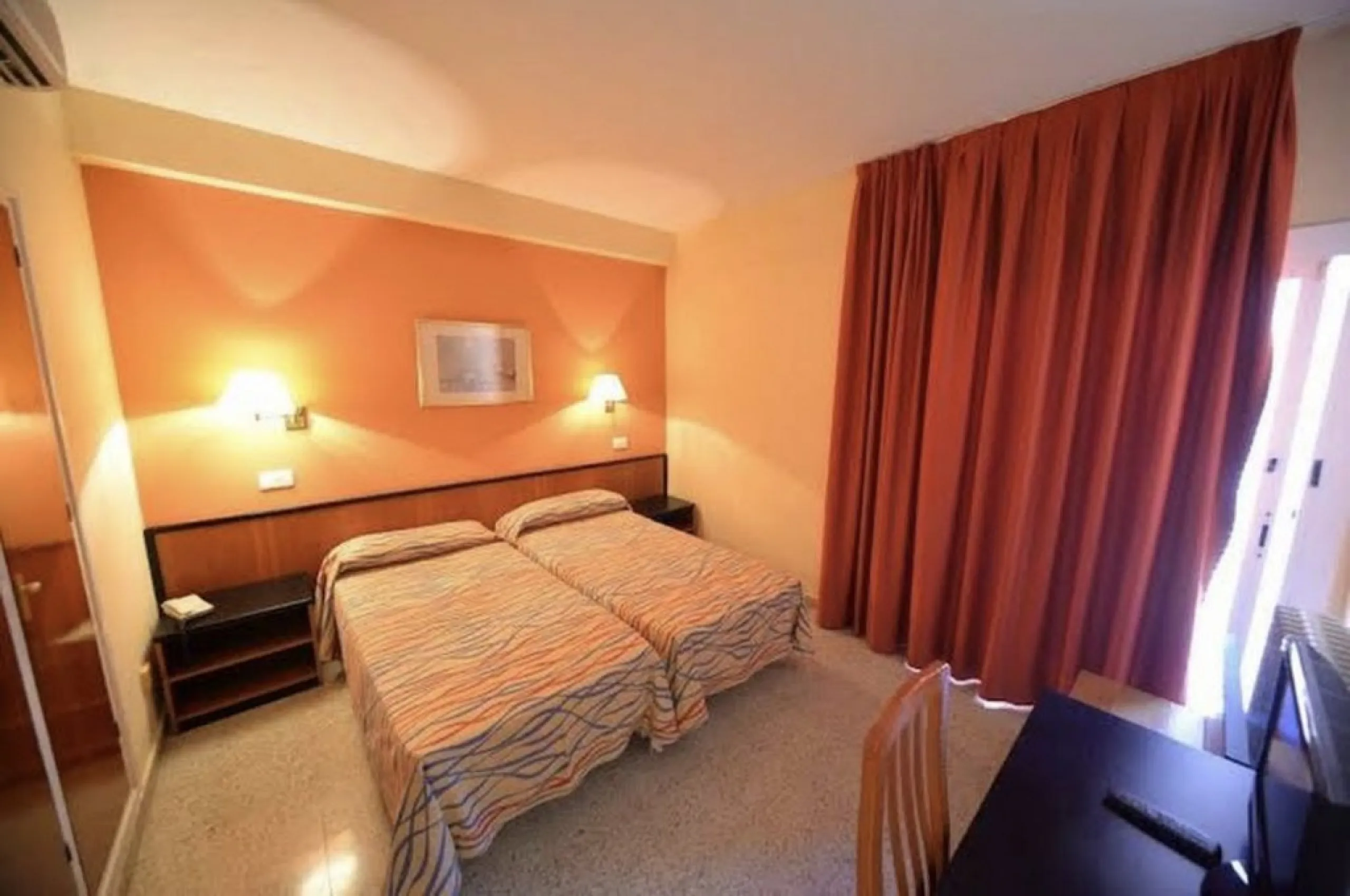 Hotel de 3 estrellas en venta cerca de la playa en Lloret de Mar, Costa Brava