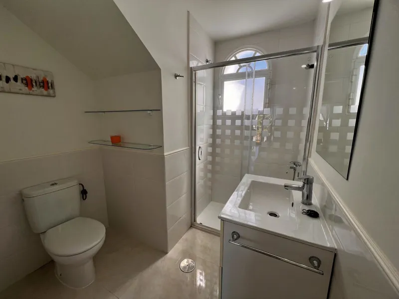 Apartment - Penthouse в продаже в Estepona, Málaga. В доме 2 спален и 2 ванных комнат. Площадь дома 156 м²