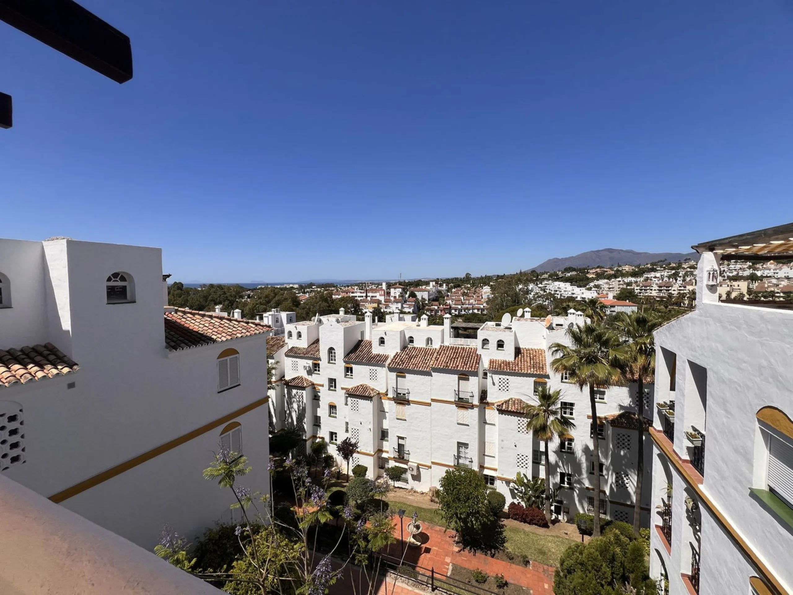 Apartment - Penthouse в продаже в Estepona, Málaga. В доме 2 спален и 2 ванных комнат. Площадь дома 156 м²