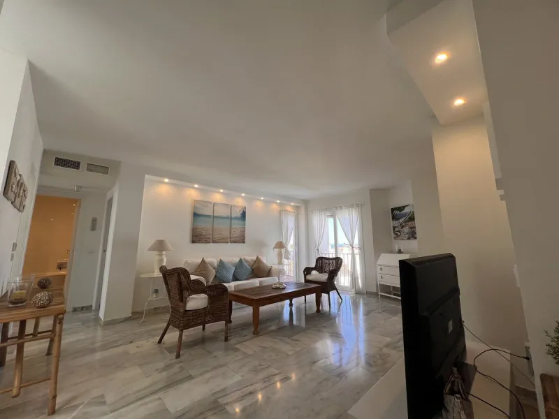 Apartment - Penthouse в продаже в Estepona, Málaga. В доме 2 спален и 2 ванных комнат. Площадь дома 156 м²