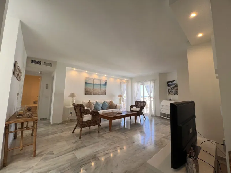 Apartment - Penthouse в продаже в Estepona, Málaga. В доме 2 спален и 2 ванных комнат. Площадь дома 156 м²