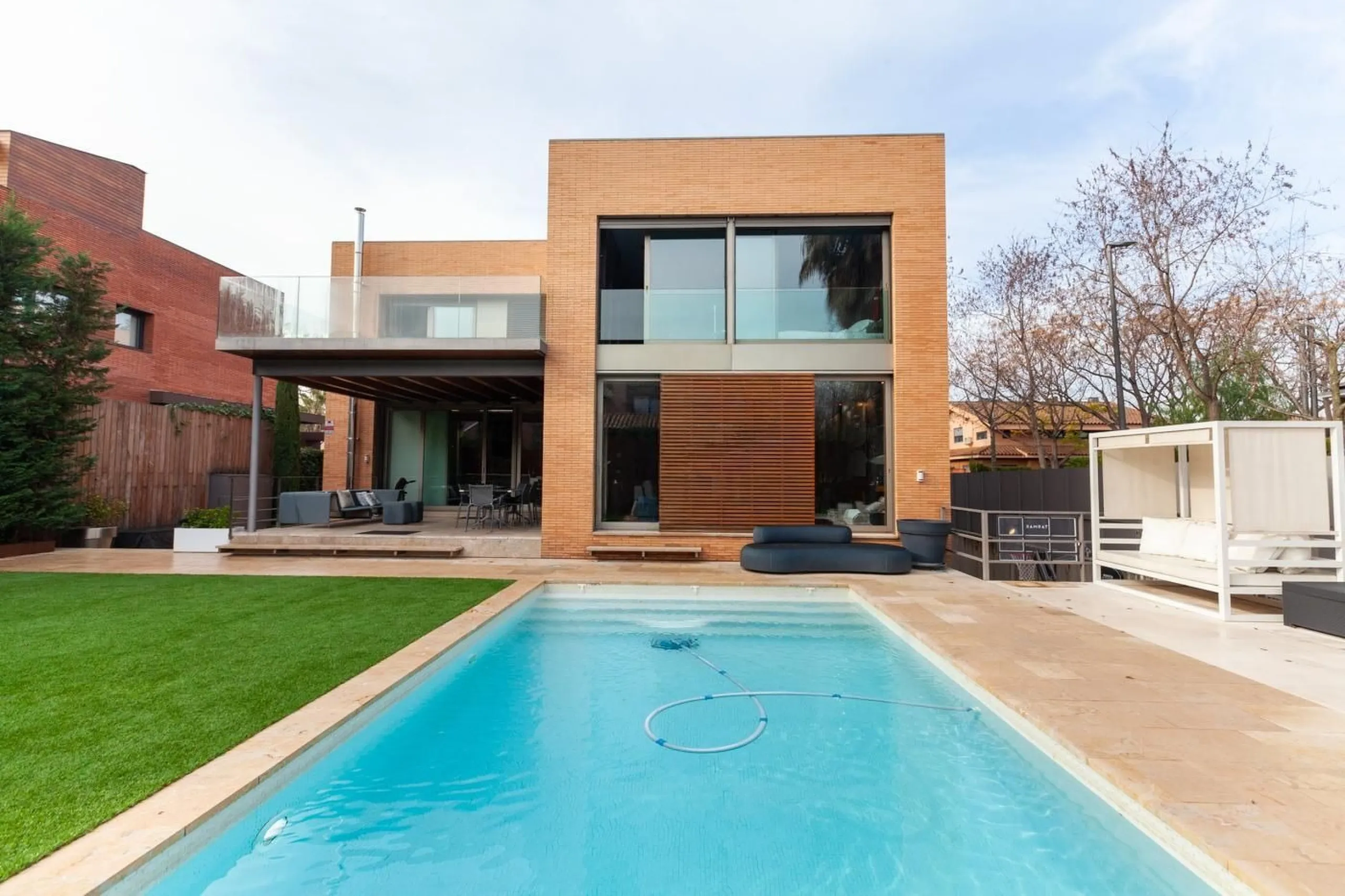 Modern Villa with Designer Finishes in Prestigious Sant Cugat Area, Barcelona