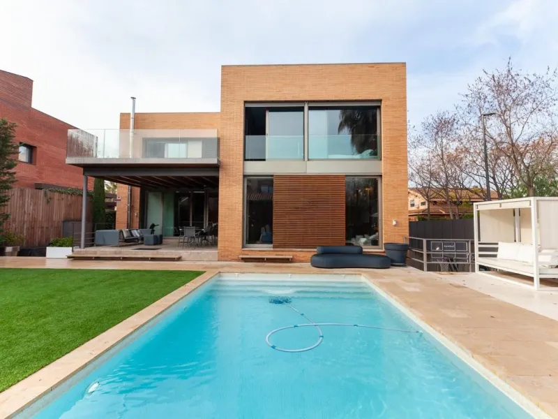 Villa moderna con acabados de diseño en la prestigiosa zona de Sant Cugat, Barcelona