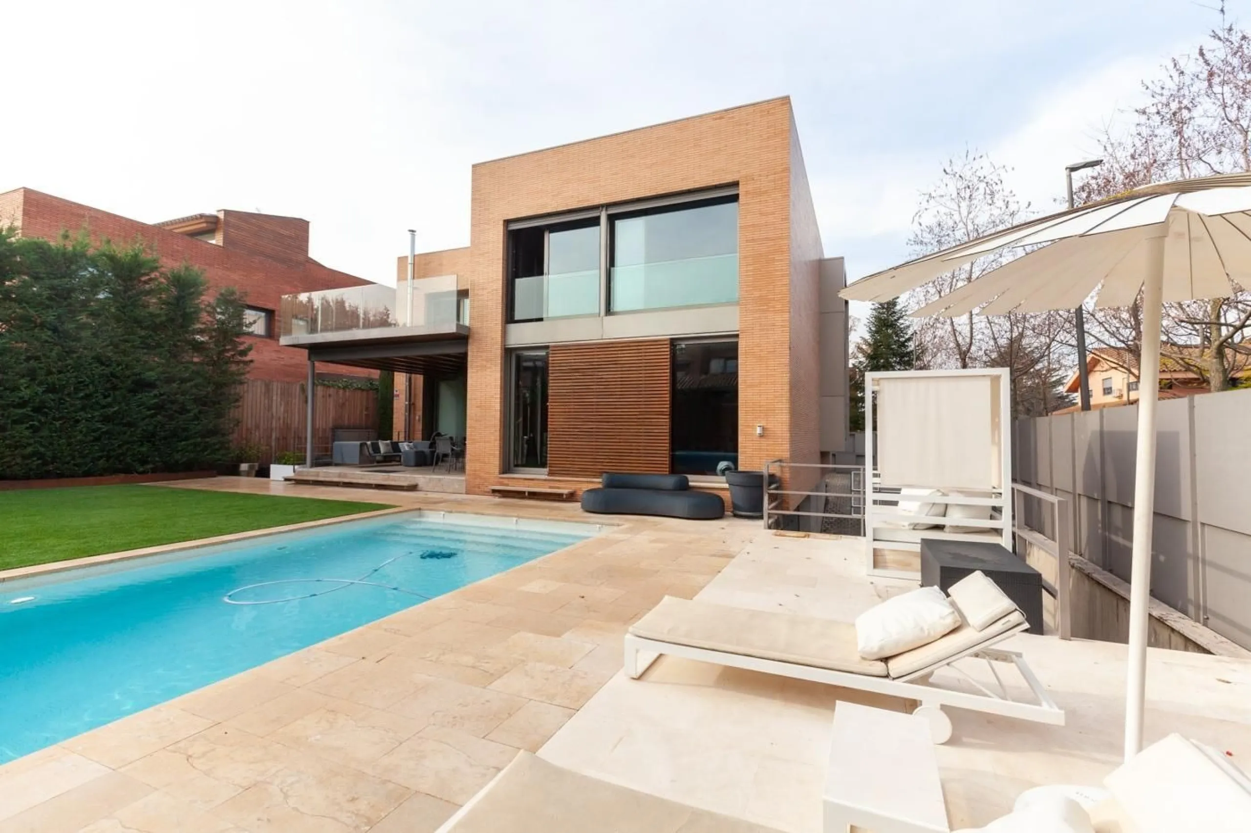 Modern Villa with Designer Finishes in Prestigious Sant Cugat Area, Barcelona
