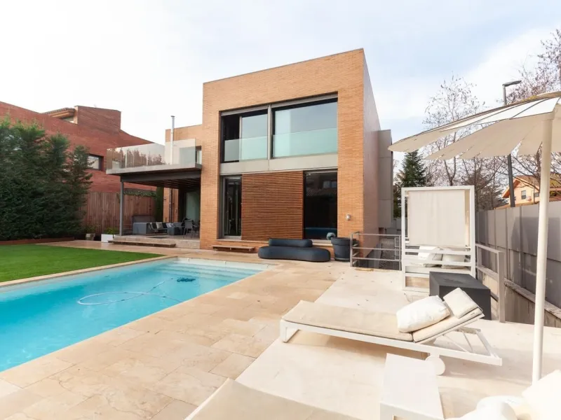 Modern Villa with Designer Finishes in Prestigious Sant Cugat Area, Barcelona
