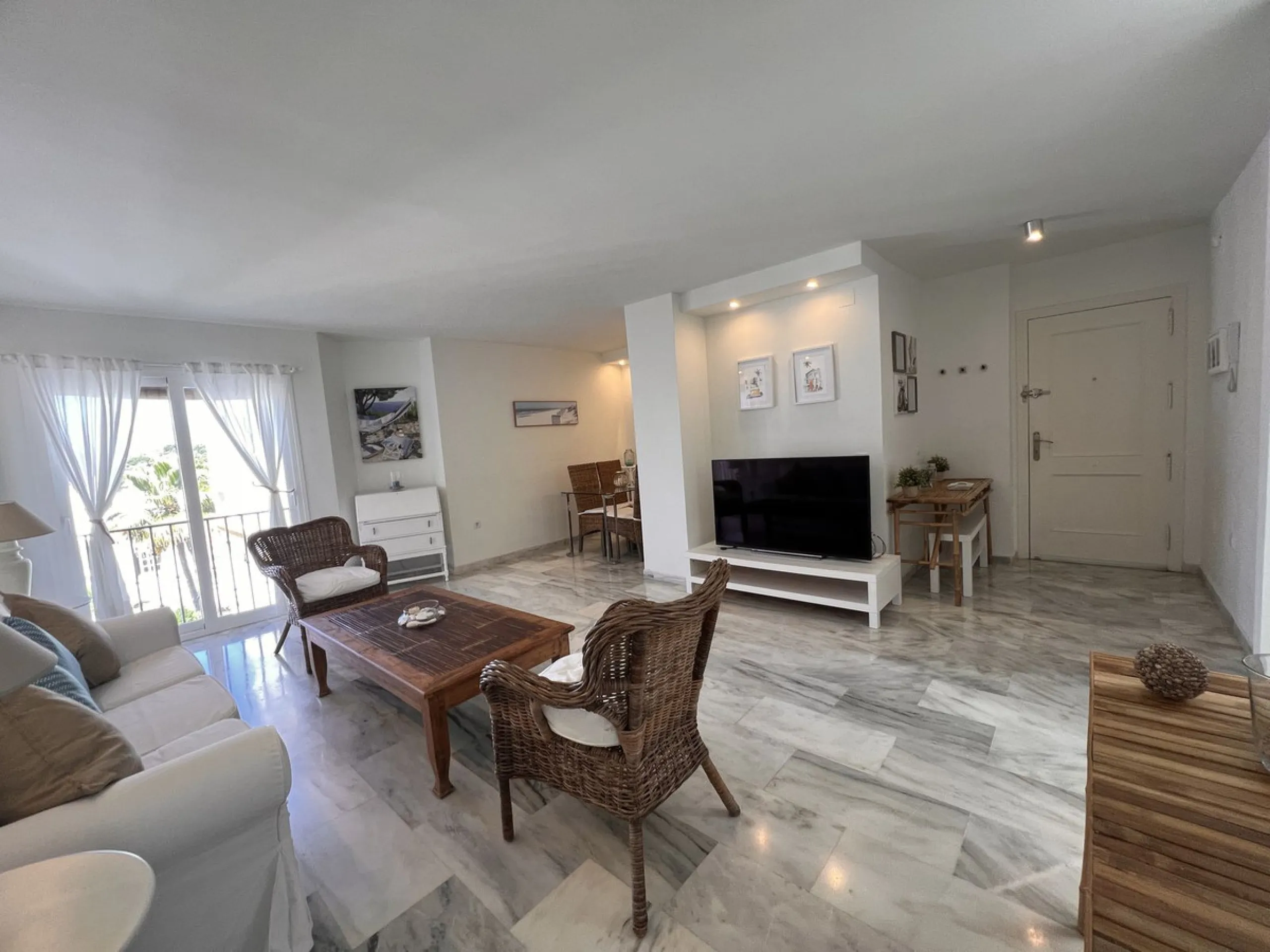 Apartment - Penthouse в продаже в Estepona, Málaga. В доме 2 спален и 2 ванных комнат. Площадь дома 156 м²