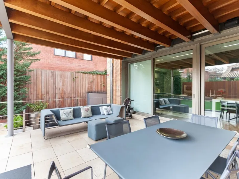 Modern Villa with Designer Finishes in Prestigious Sant Cugat Area, Barcelona