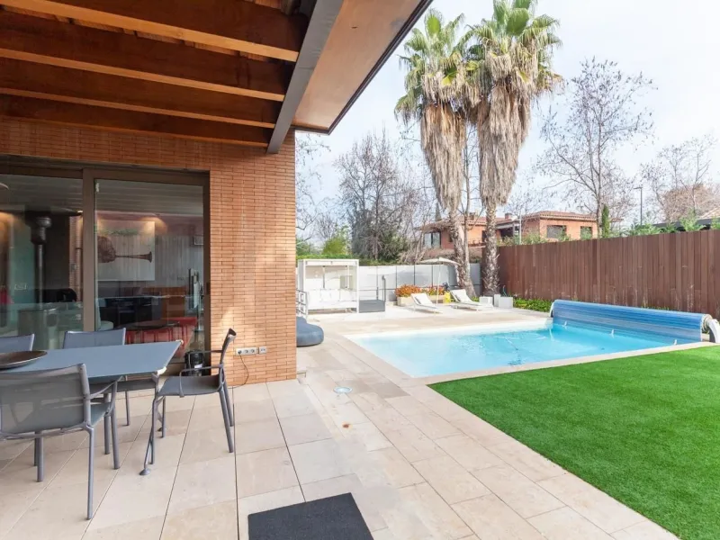 Modern Villa with Designer Finishes in Prestigious Sant Cugat Area, Barcelona