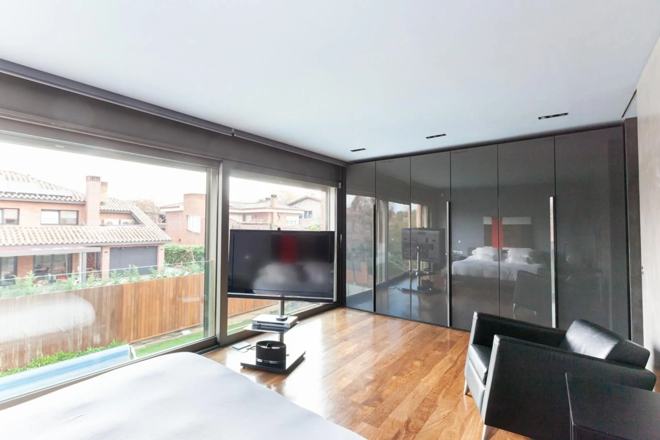 Modern Villa with Designer Finishes in Prestigious Sant Cugat Area, Barcelona