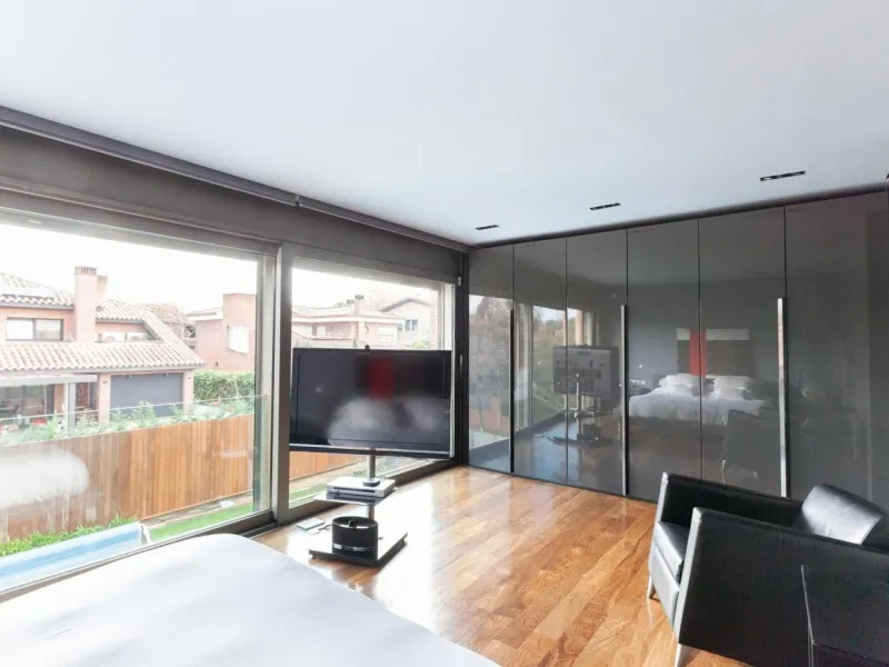 Modern Villa with Designer Finishes in Prestigious Sant Cugat Area, Barcelona