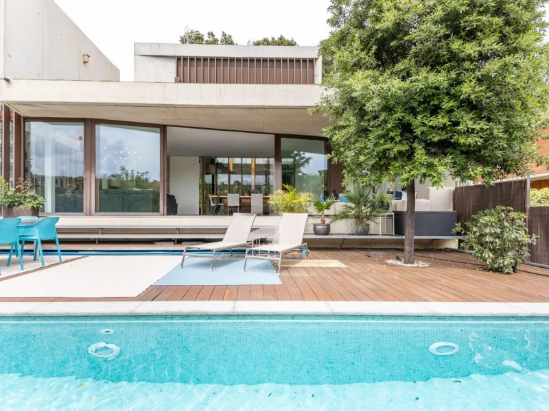Villa moderna en zona prestigiosa junto al club de golf en Sant Cugat, Barcelona