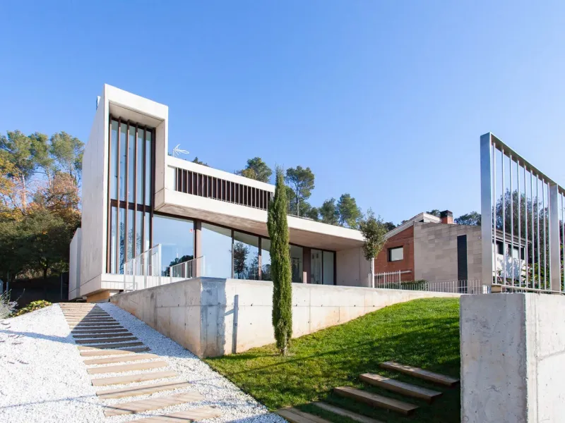 Villa moderna en zona prestigiosa junto al club de golf en Sant Cugat, Barcelona