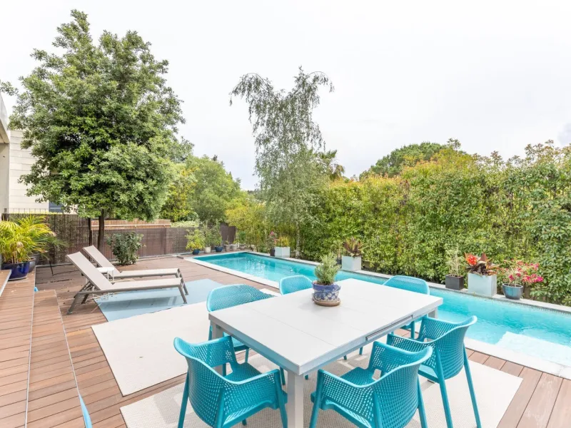 Villa moderna en zona prestigiosa junto al club de golf en Sant Cugat, Barcelona