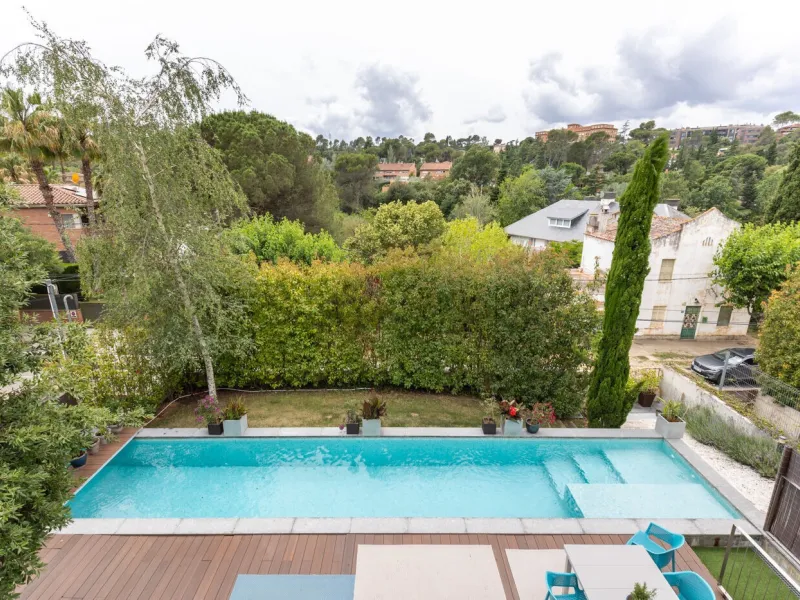 Villa moderna en zona prestigiosa junto al club de golf en Sant Cugat, Barcelona