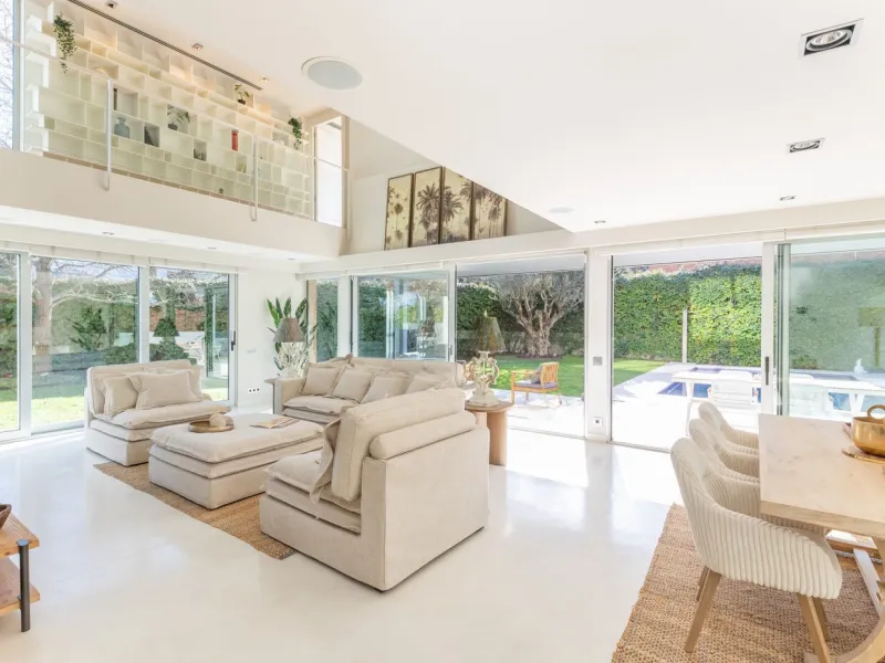 Casa exclusiva con jardín, piscina y ascensor en Sant Cugat del Valles, Barcelona