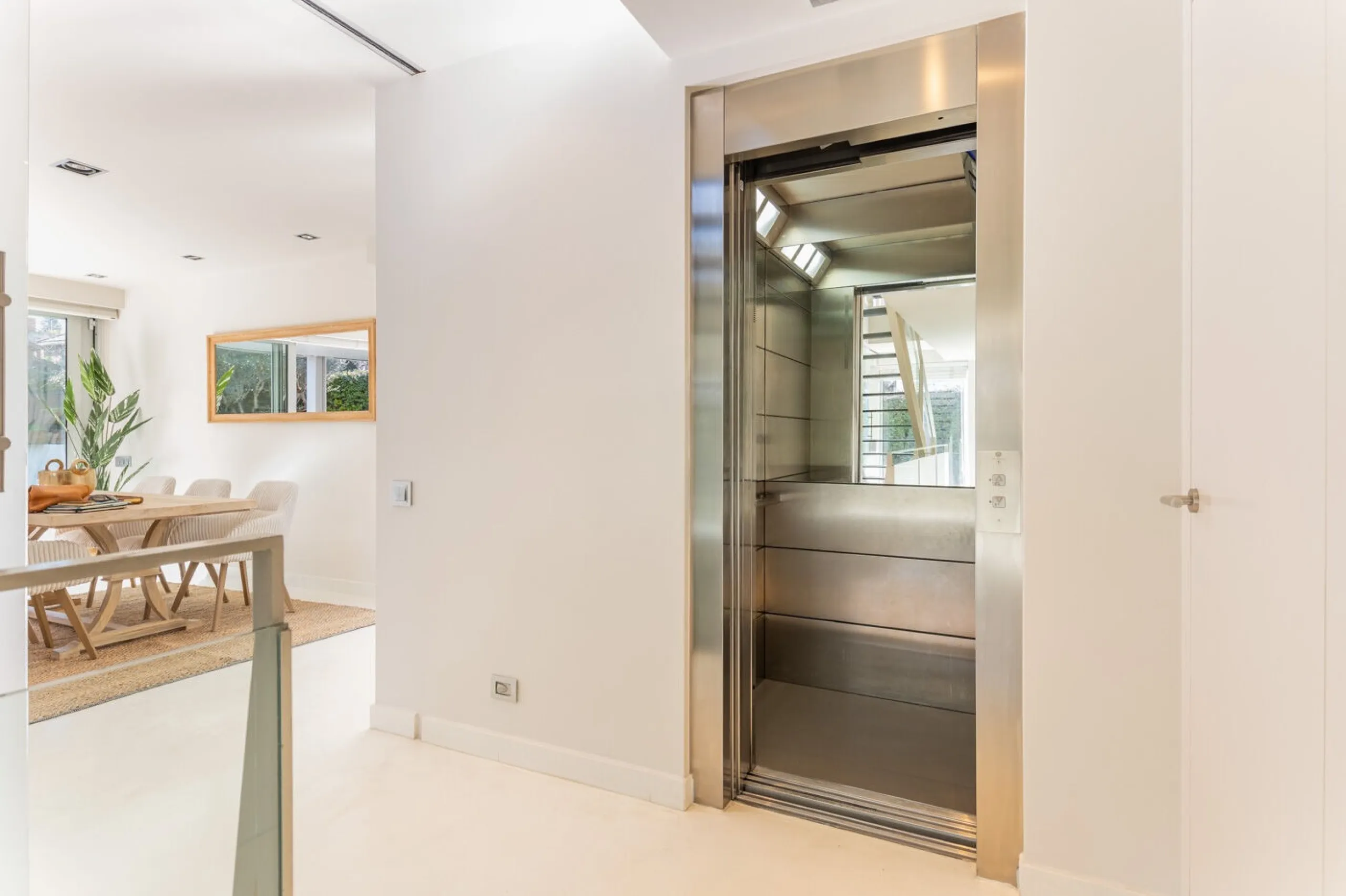 Casa exclusiva con jardín, piscina y ascensor en Sant Cugat del Valles, Barcelona