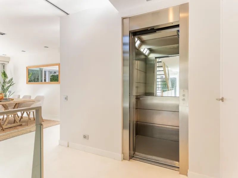 Casa exclusiva con jardín, piscina y ascensor en Sant Cugat del Valles, Barcelona
